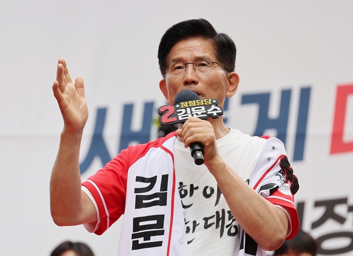 김문수 전 국민의힘 대선후보, ‘공직선거법 위반’ 혐의로 경찰 소환 조사 받아