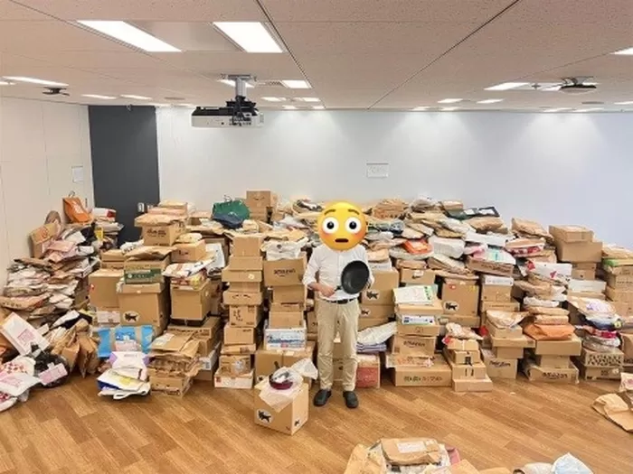 아지노모토 냉동식품의 공식 트위터가 1000개 이상의 프라이팬이 도착했다고 발표하면 7만6000개가 넘는 ‘좋아!’(2023년 7월 4일 시점)가 붙었다. 뒤의 골판지 모두가...