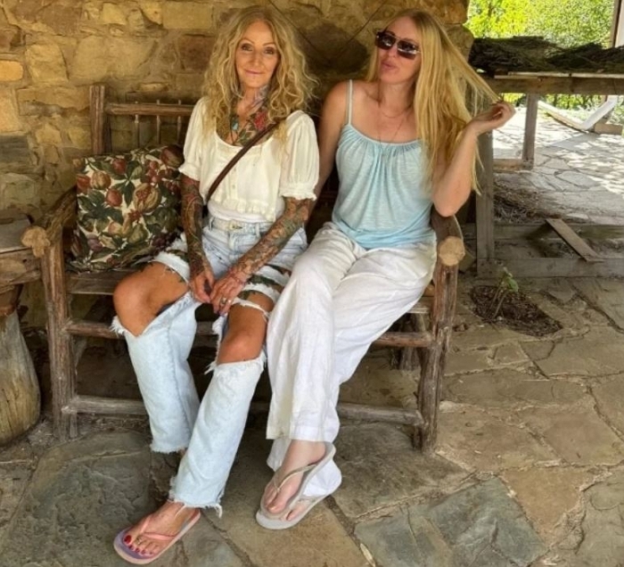 호주 멜버른 출신의 70세 여성 로레인 카사(왼쪽)와 딸 셰리 / 더 선