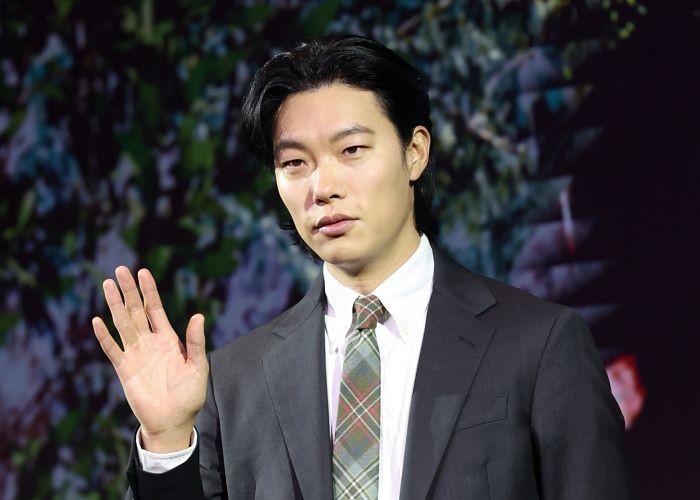 류준열, 전국민 사랑받은 ‘응팔’ 가족 재회했다... ‘10주년 특집’ 촬영