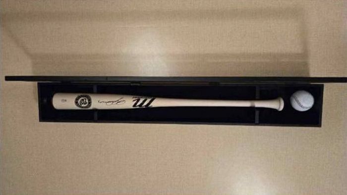 ‘금관 + 무궁화대훈장’ 선물받은 트럼프, 李 대통령에 ‘야구배트’ 선물