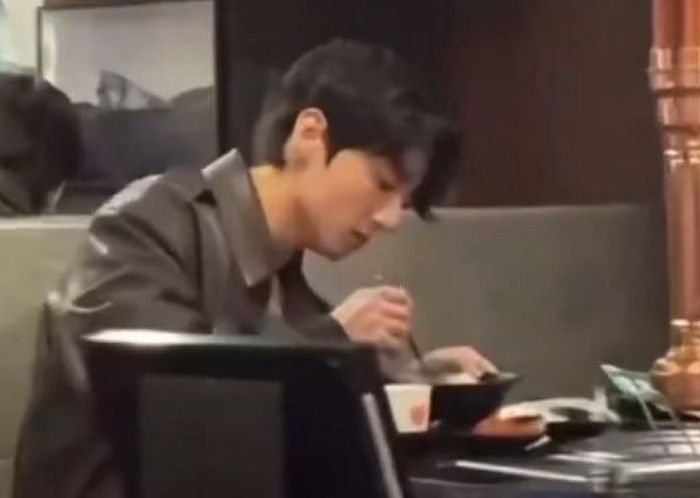 “월드스타가 매니저도 없이 혼밥을?”... BTS 정국, 고깃집 목격담 화제