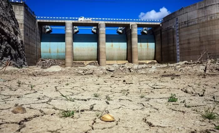 10일 오후 강원 강릉시 오봉저수지가 바짝 말라붙어 바닥을 드러내고 있다. 최악의 가뭄 사태를 맞고 있는 강릉지역의 지역 식수 87%를 담당하는 오봉저수지의 저수율은 이날 오전 9시 기준 12.0%로(평년 70.9%) 전날 동시간 대 확인된 저수율 12.3%보다 0.3%p 더 낮은 수치다. 2025.9.10 / 뉴스1