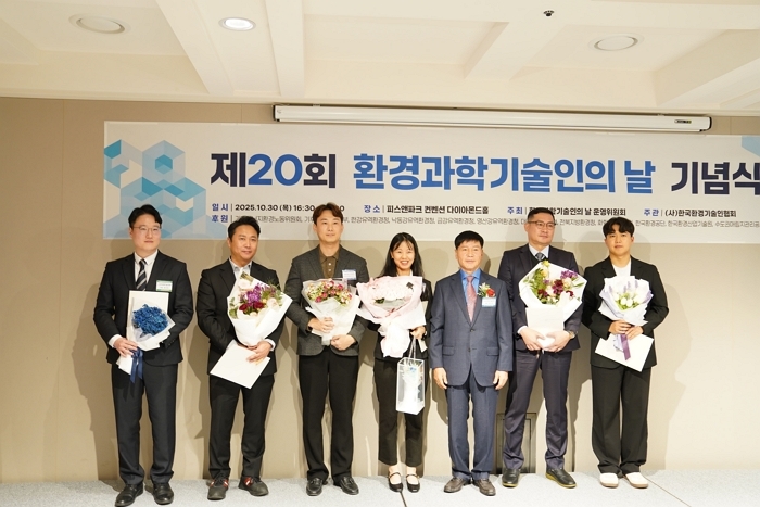 “친환경 혁신 이끄는 리딩기업” 깨끗한나라, ‘환경과학기술인의 날’서 한국환경기술인협회장 표창 수상