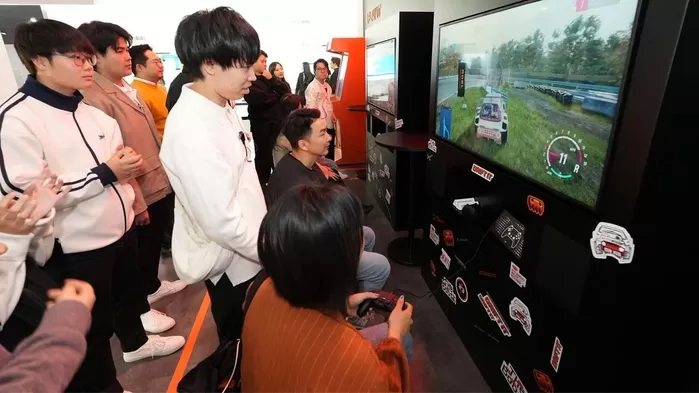 Hyundai Motor Company is debuting its cutting-edge electric concept vehicle, INSTEROID, in the dr...