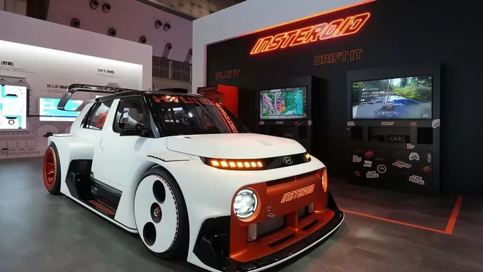Hyundai Motor Company is debuting its cutting-edge electric concept vehicle, INSTEROID, in the dr...