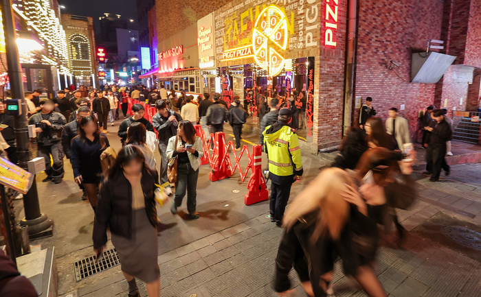 origin_핼러윈데이시민들로붐비는이태원.jpg