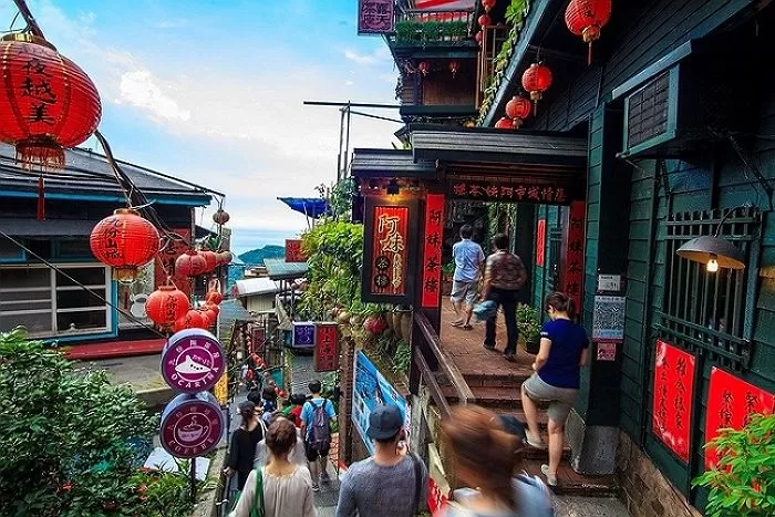 선 넘는 관광객에 몸살, 아시아 관광지도 ‘오버투어리즘’ 확산