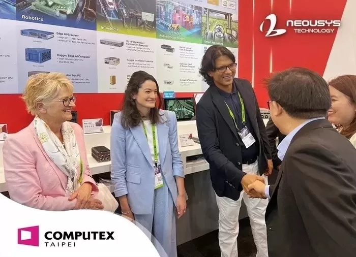 젠슨 황의 아내인 로리 황과 딸 매디슨 황(사진 왼쪽부터 차례대로)이 대만 타이페이에서 5월에 열린 컴퓨텍스의 한 기업 부스를 방문했다. 사진=Neuosys Techn...