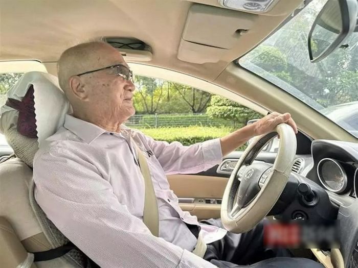 아내와 여행하려고... ‘운전면허 재시험’ 통과한 90세 할아버지
