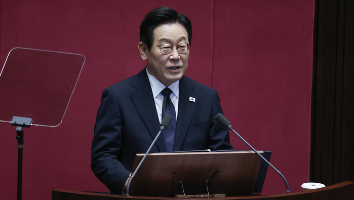 이재명 대통령 “박정희 산업화 고속도로처럼 ‘AI 고속도로’ 깔 것... 국민 세금 허투루 쓰지 않겠다”