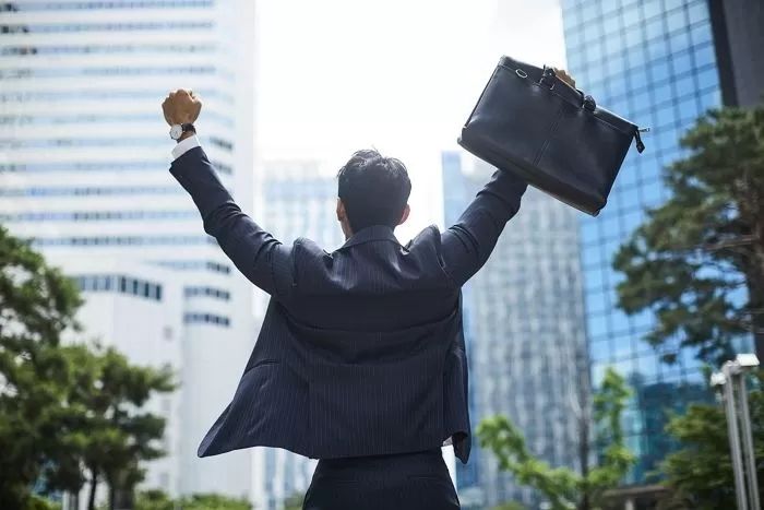 주식·코인 아니었다... 직장인들이 선호하는 ‘재태크’ 1위는?