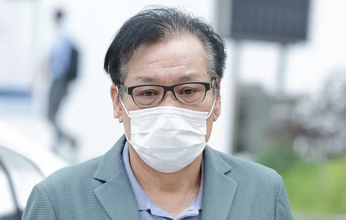 김건희 여사와 친분을 이용해 각종 청탁을 받은 의혹이 제기된 건진법사 전성배 씨가 21일 서울 종로구에 마련된 민중기 특별검사팀(김건희 특검팀) 사무실로 향하고 있다. 2025.08.21 / 뉴스1