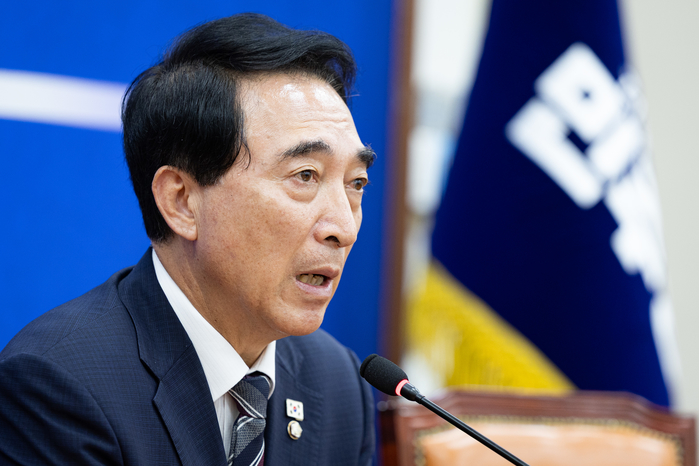 민주당 “붕괴라는 표현은 자제해야” vs 국힘 “이젠 단어까지 간섭”... 코스피 하락에 여야 ‘설전’