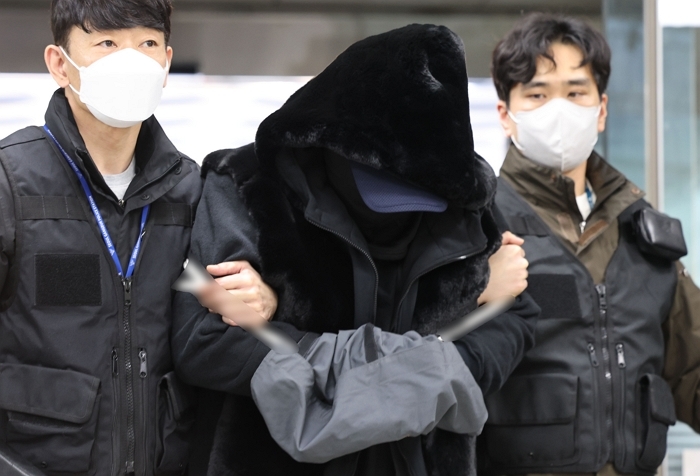 서씨는 지난 2일 밤 10시쯤 만취 상태로 승용차를 몰다 서울 동대문역 인근에서 횡단보도를 건너던 일본인 관광객 모녀를 친 혐의를 받고있다. 이 사고로 50대 일본인 여성이 심정지 상태로 병원에 옮겨졌지만 끝내 숨졌고 30대 딸도 무릎 골절 등 중상을 입었다 / 뉴스1