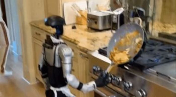 “음식 쏟고 미끄러져 꽈당”... 중국서 만든 1억짜리 로봇의 ‘요리 대참사’