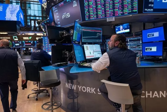  2025년 10월 29일 뉴욕증권거래소(NYSE) 트레이더들의 모습 / GettyimagesKorea