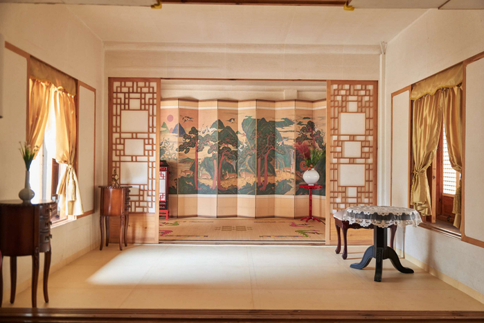 ‘명성황후 처소’ 다녀간 尹 부부, 다음날 ‘왕실 공예품’ 9점 빌려갔다