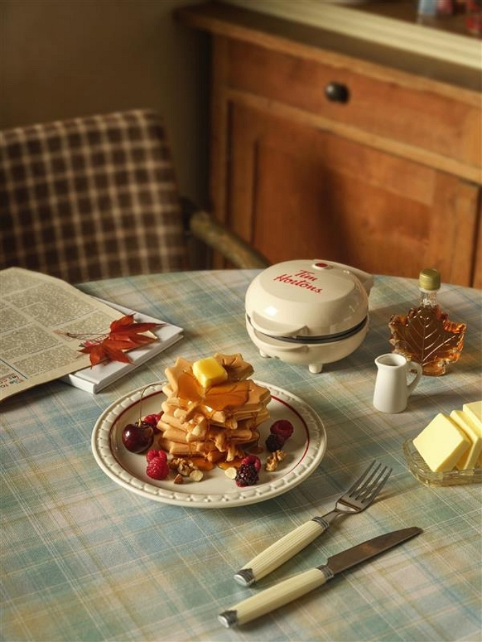 첫날부터 오픈런 행렬 이어져... 팀홀튼, 한정 굿즈 ‘메이플 와플 메이커’ 품절 대란