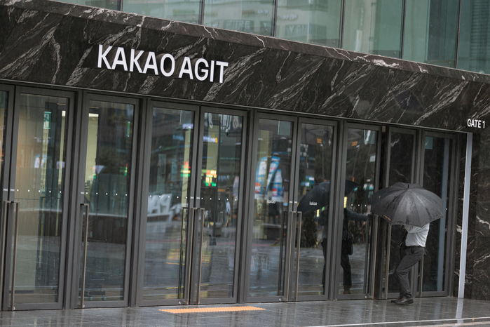 카카오, ‘친구탭 개편’ 논란에도 흥했다... 체류시간도 늘고, 매출도 ‘역대 최고’