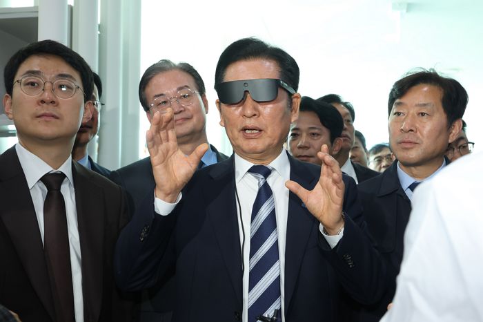 정청래, 바이오 산업 적극 지원 약속... “내 아내도 약사, 신약 개발 어려움 잘 안다”