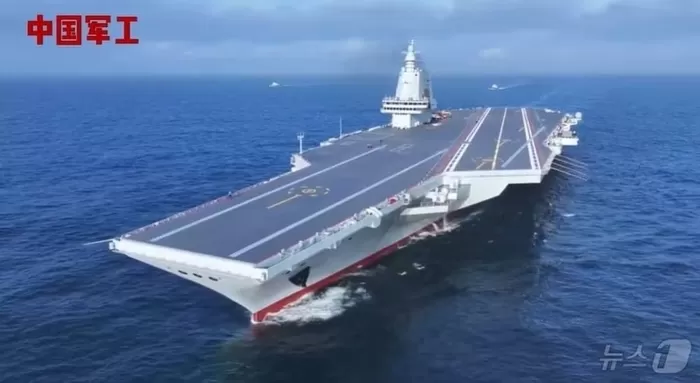 중국 3번째 항모 푸젠함 취역, 미국 해양패권 도전 본격화