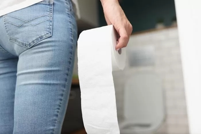 ‘화장실  자제하라’는 대표님 말에 고민 빠진 직장인... “화장실 하루 몇 번 가면 정상인가요?”