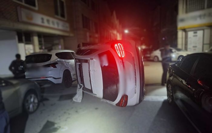 강릉서 40대 만취 운전자, 주차 차량 4대 충돌 후 경찰관까지 폭행