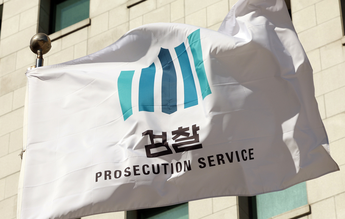 대장동 사건 검찰 항소포기에... 국힘 “김만배 감옥서 하루 2억 벌어” vs 민주 “검찰이 수사 잘못한 탓”