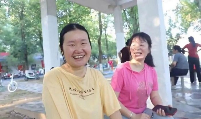 매일 공원서 ‘혼수상태 딸’ 휠체어 밀며 춤춘 엄마... 10년 후 기적이 일어났다