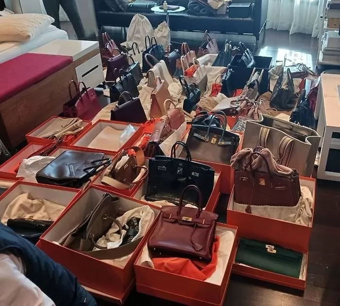 체납자 A씨의 자택에서 9억원 상당의 에르메스 가방 60점이 발견됐다./국세청