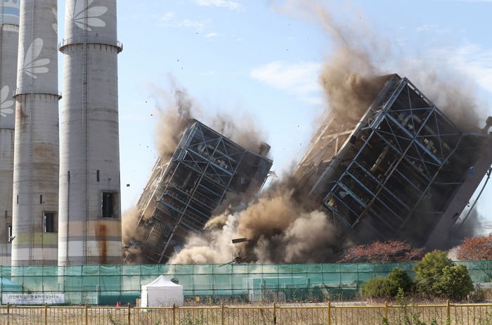 울산화력 보일러타워 4·6호기 발파... “매몰·실종자 구조 작업 재개”