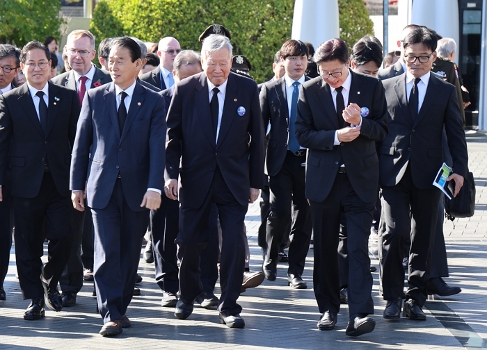 유엔 추모식 현장, 이중근 부영 회장이 세 번째로 부산을 찾은 이유