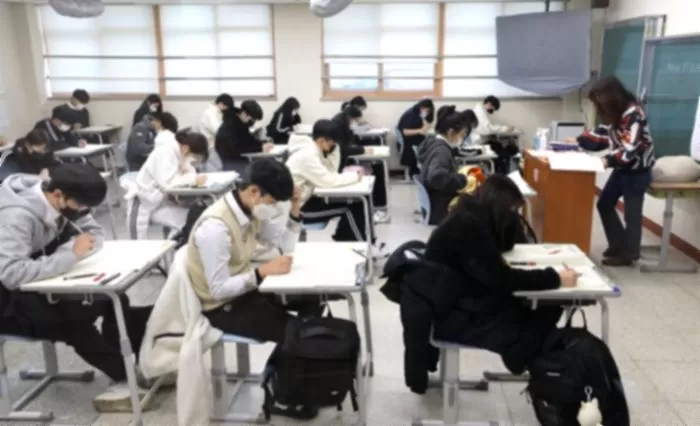 21년째 이어진 정성... 김승연 회장, 한화 임직원 수험생 자녀에 ‘선물+손편지’