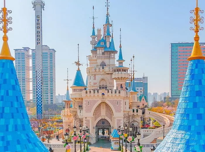 롯데월드 / Instagram 'happylotteworld'