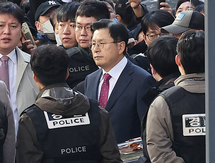 황교안 전 총리, 자택서 전격 ‘체포’... 내란 선동 혐의