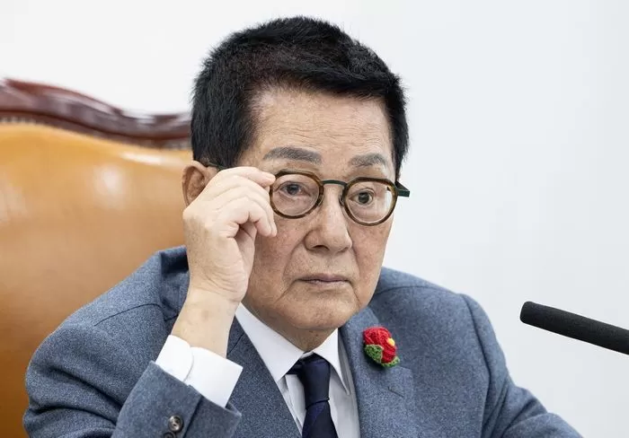 박지원, 검찰 저격 “멍청한 X는 휴가 중... 선택적 항명만 계속하는 나쁜 X들은 모두 물러나야”