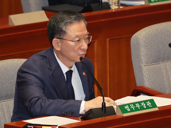 origin_의원질의답변하는정성호법무부장관.jpg