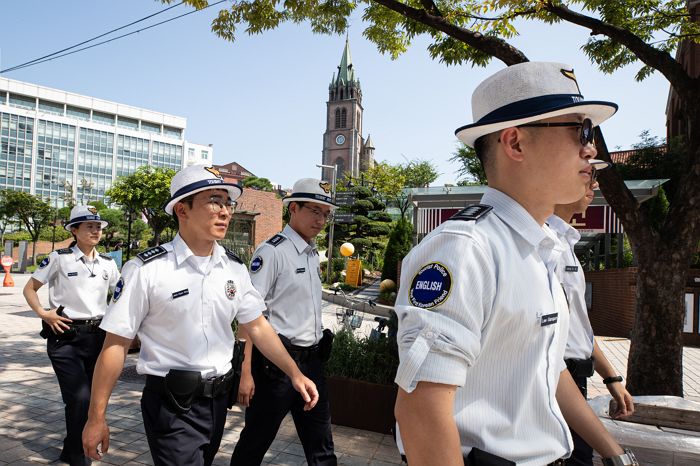 갈수록 심해지는 반중시위에... 문체부, 폐지된 ‘이 부서’ 부활 요청