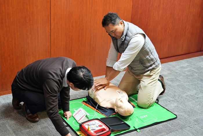 3. [롯데쇼핑-롯데마트] 서울시 송파구에 위치한 롯데마트·슈퍼 본사에서 기본인명구조술 교육을 진행하는 모습.JPG