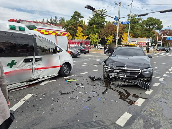 사설구급차, 신호위반 교통사고... 이송 중이던 호흡곤란 환자 ‘사망’