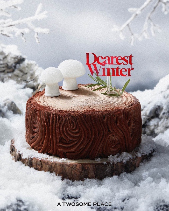 [사진자료2] 11월 15일 출시 예정인 투썸플레이스 2025 홀리데이 시즌 케이크 '부쉬 드 노엘'.jpg