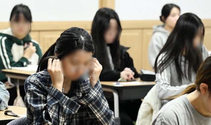 origin_긴장감맴도는수능시험장.jpg