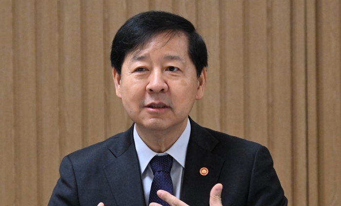 환율 1470원 넘겨서야 정부가 ‘처음’ 한 말... 투자자들은 ‘불안’