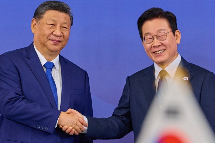 李대통령 “중국과 꾸준히 대화... 영원한 적·친구 없어”