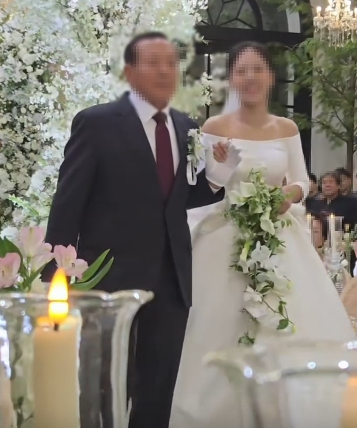 딸 예식장 주차장에서 만든 ‘부케’... 70대 아버지의 감동적인 결혼 선물