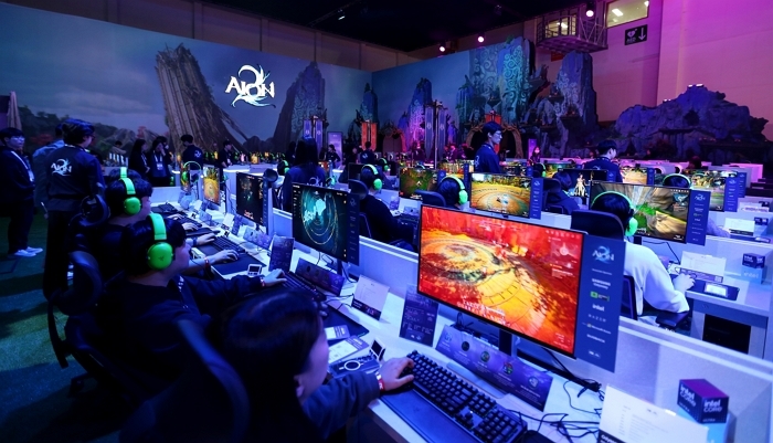 [엔씨소프트] 지스타2025 아이온2 시연 부스 전경_04.JPG