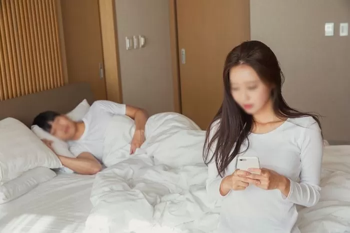 “이웃집 유부녀와 바람난 남편, 성적인 대화 몰래 녹취했는데 증거로 못 쓴답니다”