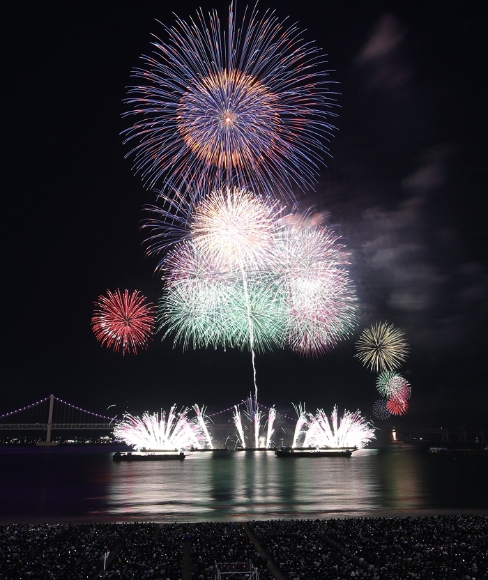 origin_광안대교배경으로펼쳐지는불꽃쇼.jpg