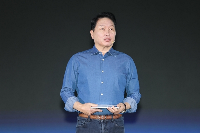 한국 경제 판 뒤집는 SK... 최태원 회장, 128조 투자로 ‘미래산업’ 올인